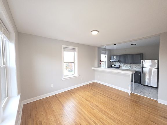4th image of 34 74th St APT E3