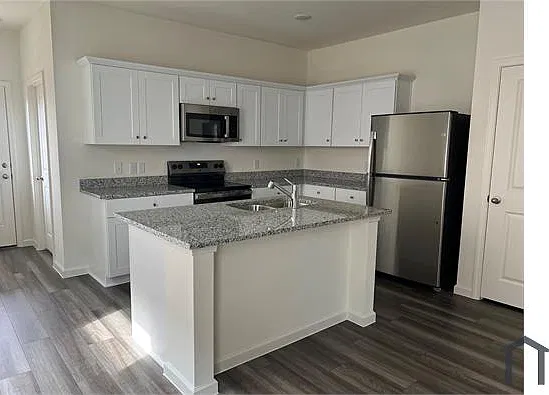 3 bed, 1401 sqft, $2,200 — Photo 3