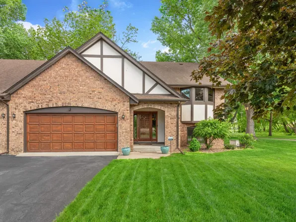 8967 Preserve Blvd, Eden Prairie, MN 55347