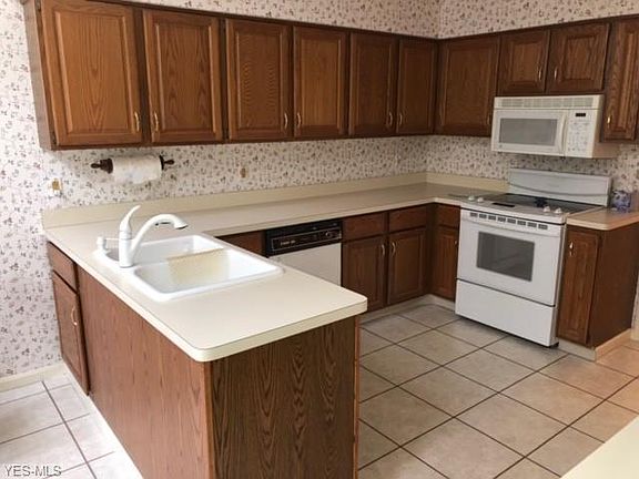 3rd image of 235 Manor Brook Dr