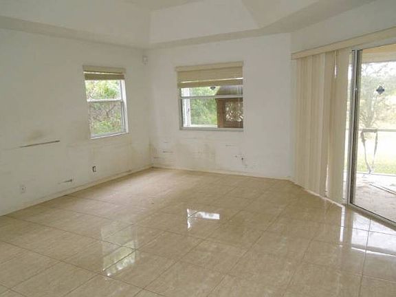 4th image of 5560 NW Cruzan Ave