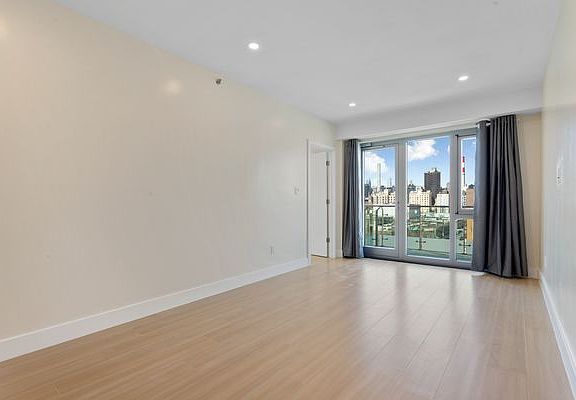 5th image of 38-35 Crescent St #3A