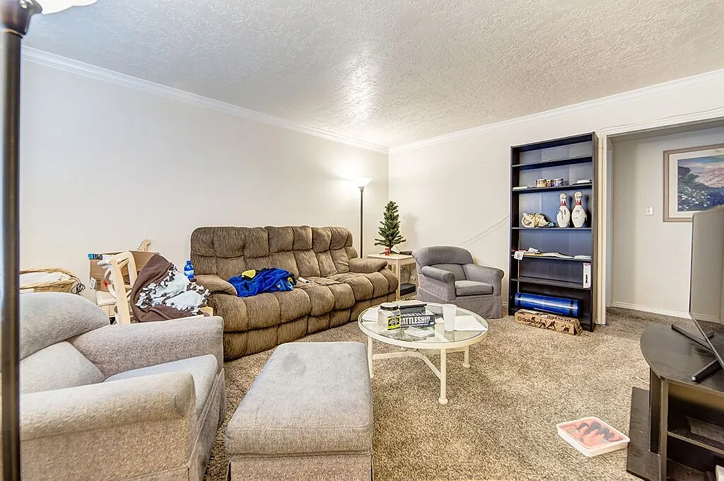 3 bed, 926 sqft, $549 — Photo 3