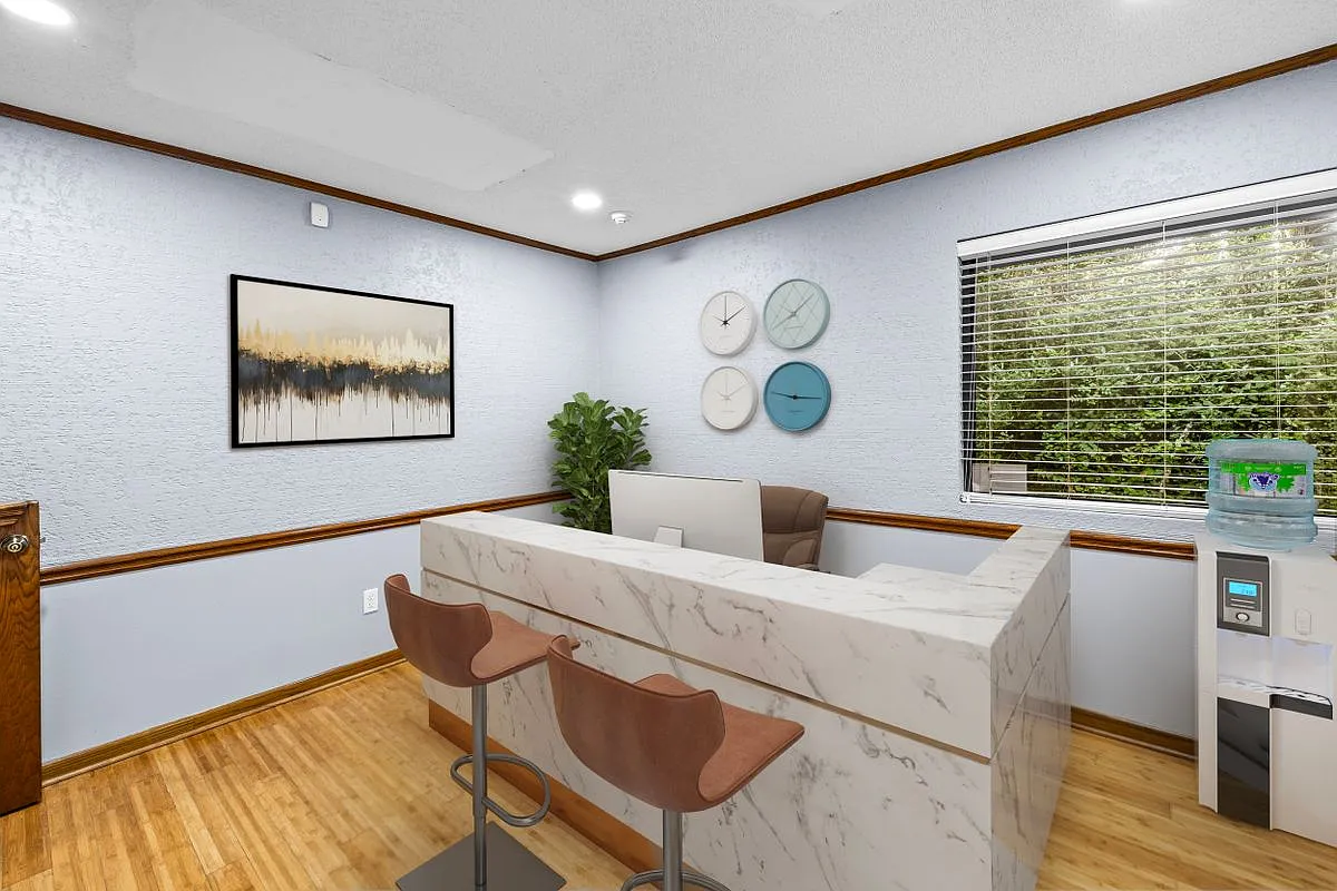 3 bed, 2.0 bath, 1000 sqft, $1,695 — Photo 2