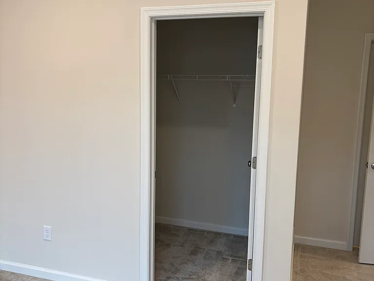 407 Reading Ct — Photo 10