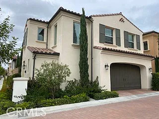 3 bed, 2.5 bath, 1933 sqft, $5,100 — Photo 2