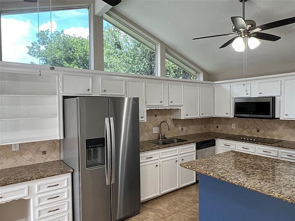 2nd image of 1318 Pinecroft Dr