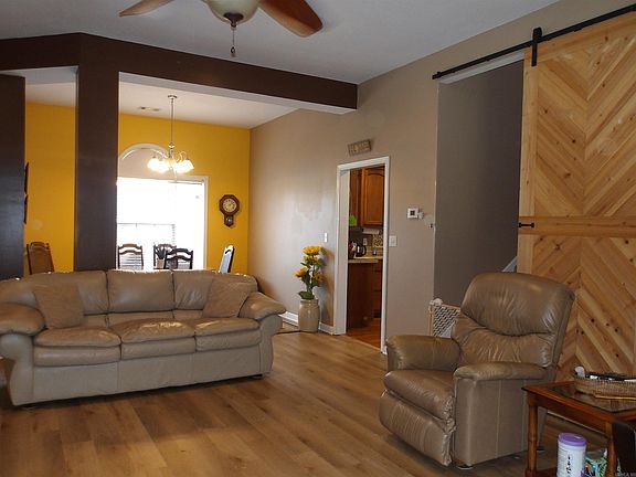 3rd image of 1801 Cloverdale St