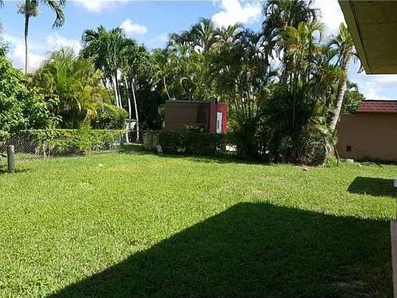 5th image of 7905 NW 74th Ter