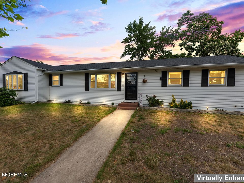1st image of 1 Lakeland Drive