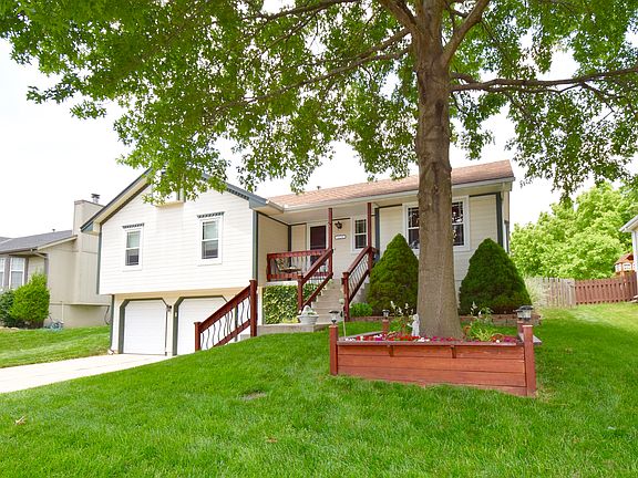 2nd image of 18208 E 31st Terrace Dr S