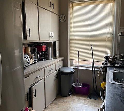 4th image of 2124 E 27th St #2
