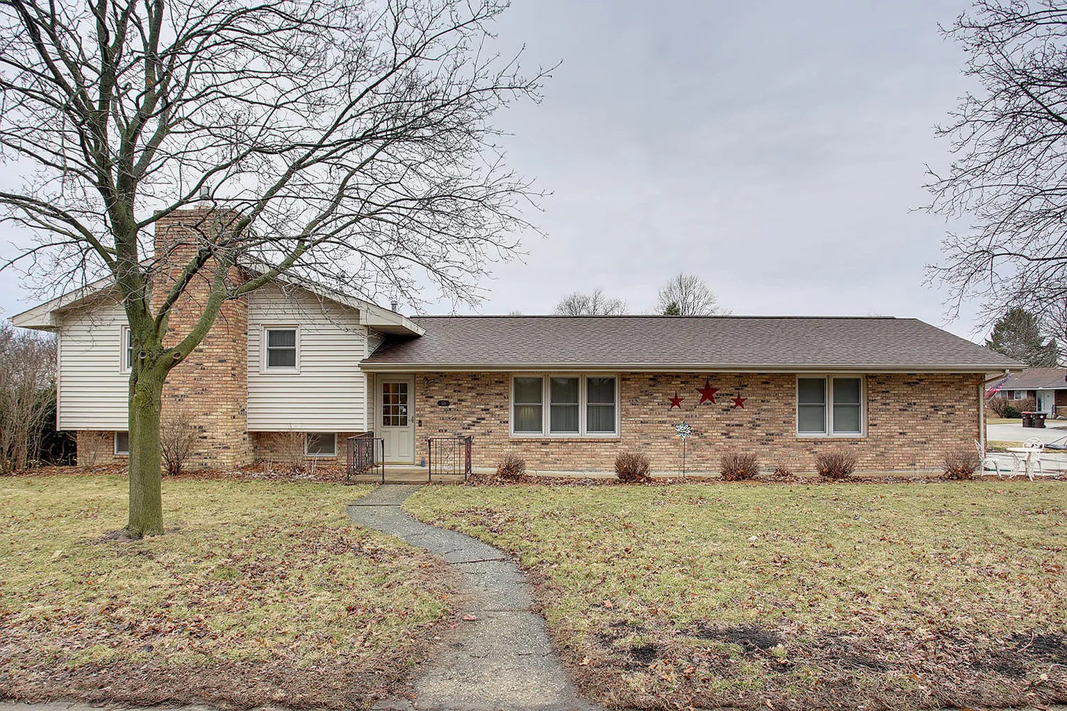 576 Glenwood Dr photo 1
