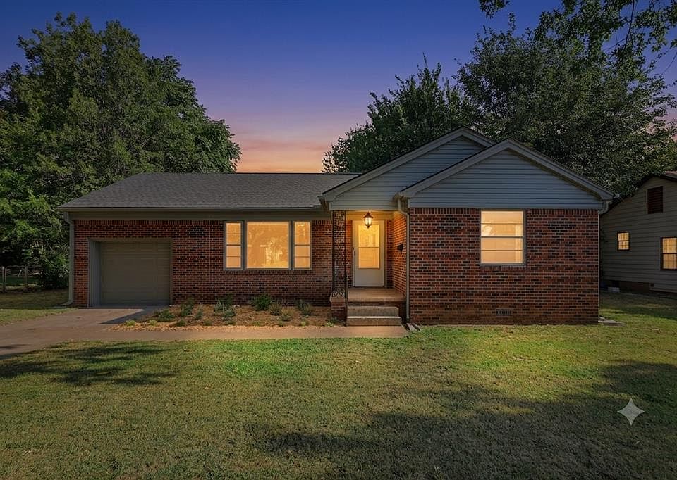 1st image of 1207 Huntington Way