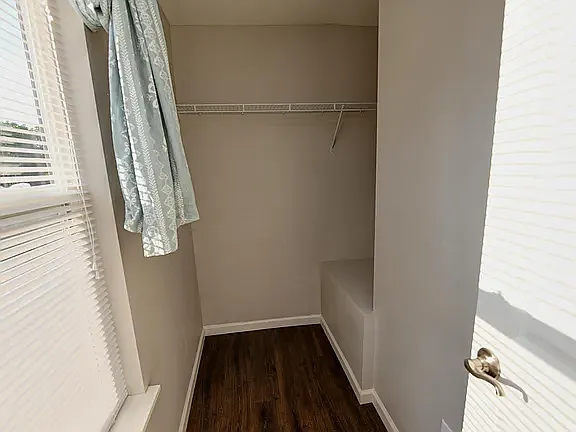 964 Carpenter St — Photo 11