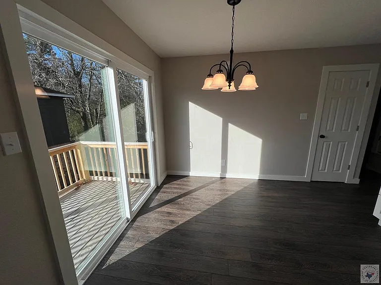 621 Champion Pl — Photo 4