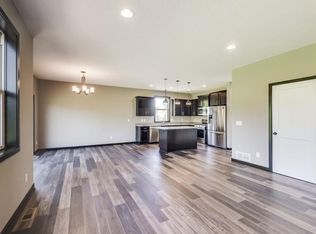 4977 Oak St, Maple Plain, MN 55359