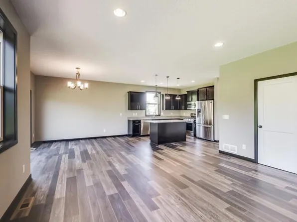 4977 Oak St, Maple Plain, MN 55359