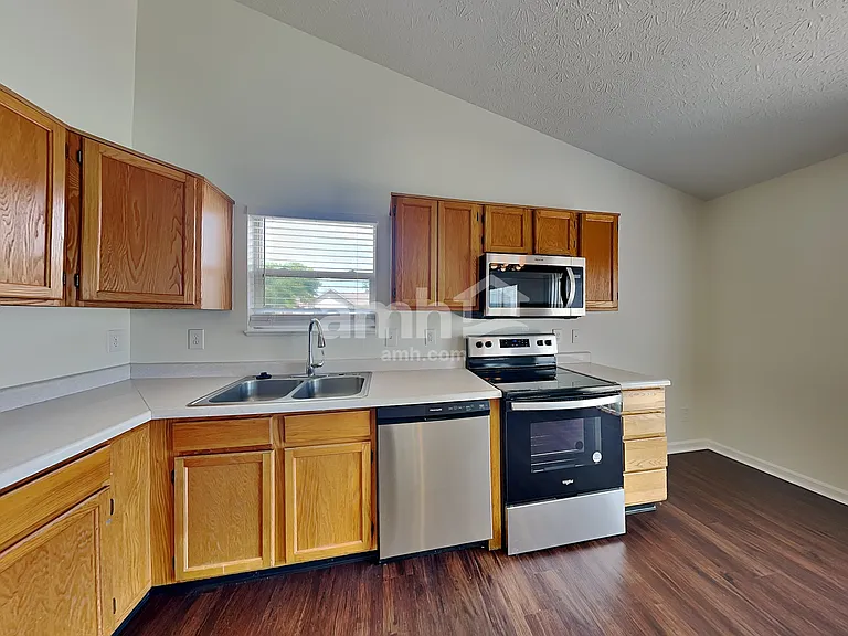 5223 Waterton Lakes Dr — Photo 3