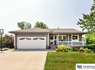 2433 Corn Dr, Papillion, NE 68046