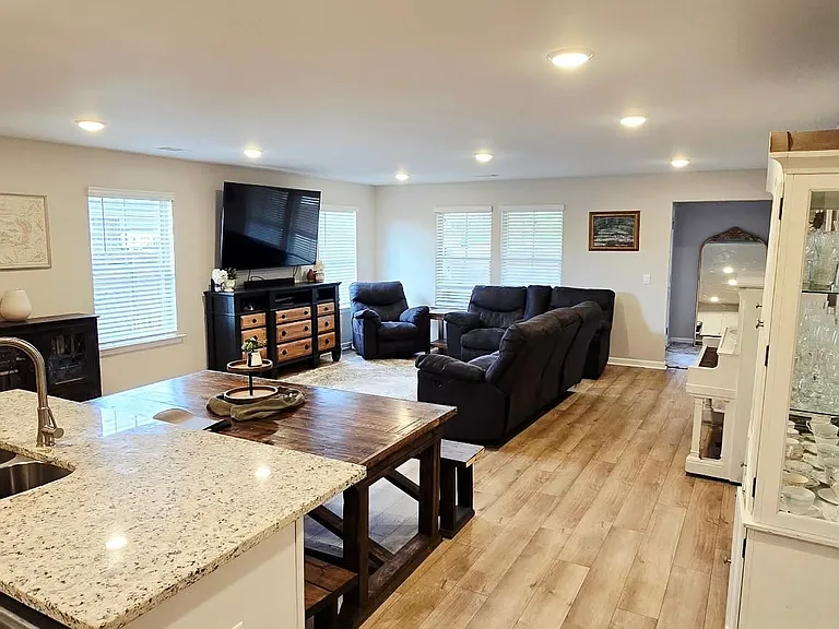 112 Kohn Dr — Photo 31