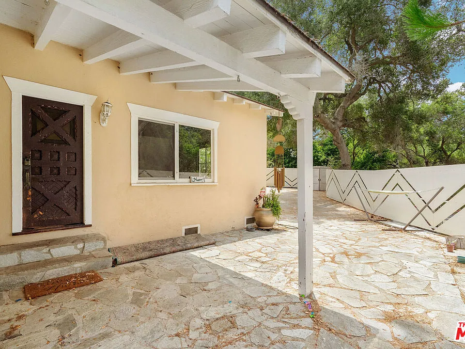 360 N Topanga Canyon Blvd