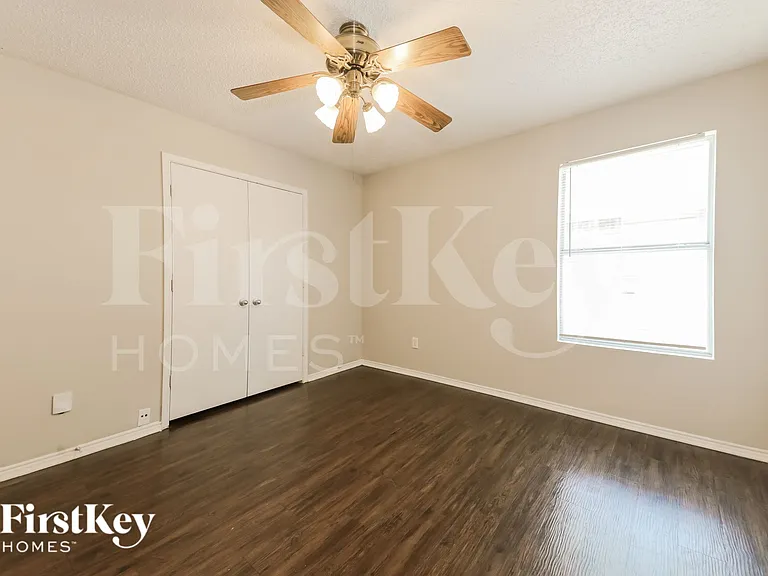 1395 Stewart Dr — Photo 16