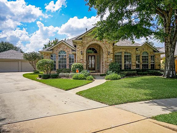 Extra long driveway allows for a lot of off street parking