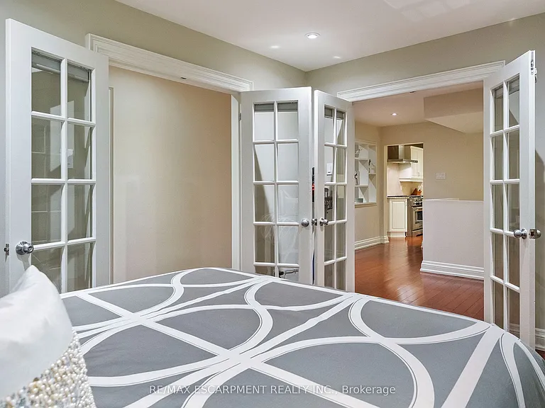 615 Vanessa Cres — Photo 28