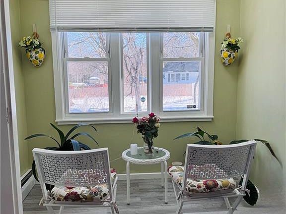 4th image of 115 Irving Rd