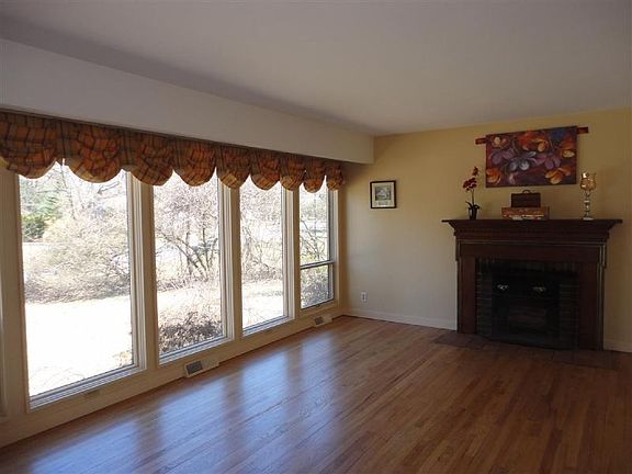 2nd image of 1 Clover Ln