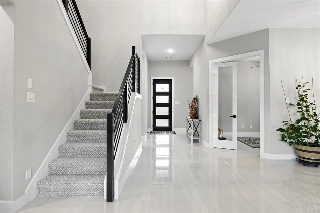 5 bed, 3727 sqft, $3,700 — Photo 4