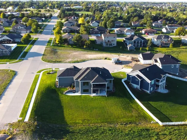 1904 51st Street Pl, Kearney, NE 68845