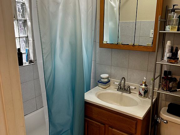 5th image of 2334 N Southport Ave APT 1R