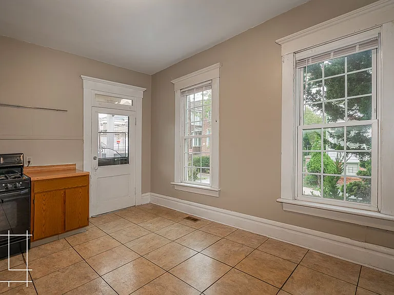 860-862 Dennison Ave — Photo 11