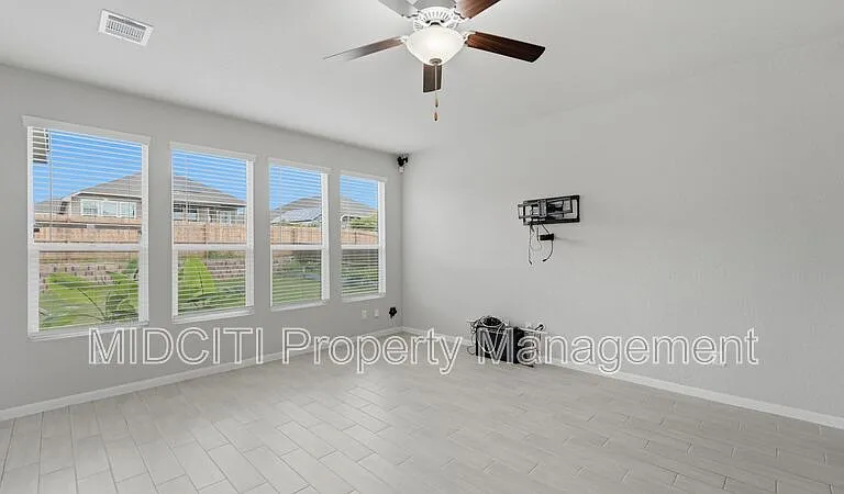 1858 Lauter Ln — Photo 12