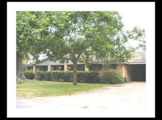 3725 Riverwood Dr, Moss Point, MS 39563