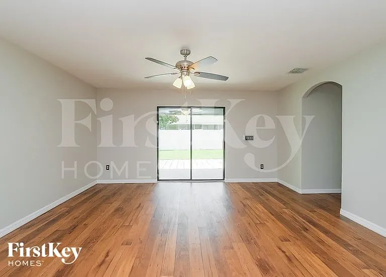 11867 Thicket Wood Dr — Photo 2