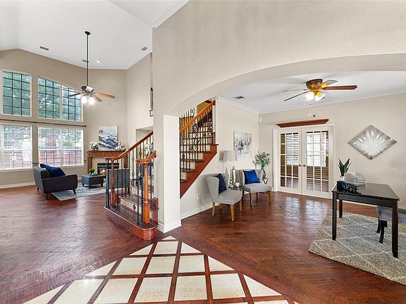 2nd image of 208 Bricknell Ln
