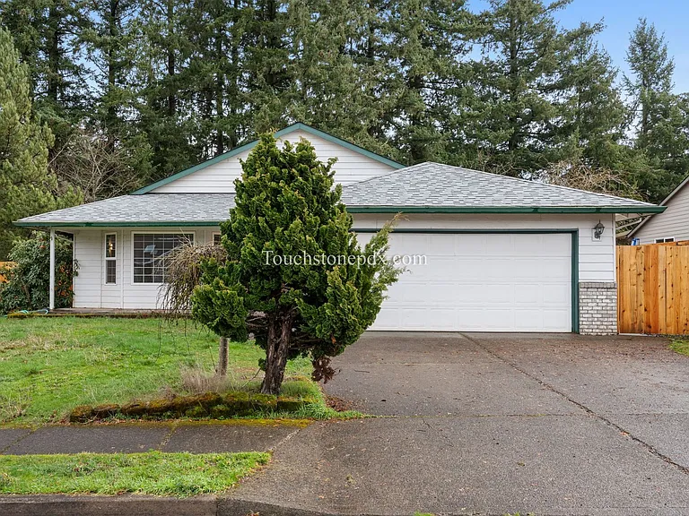 20160 Quinalt Dr — Photo 2