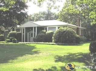47 Hofstra Dr, Plainview, NY 11803