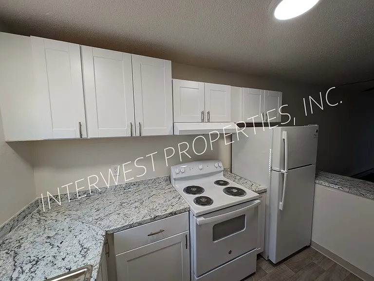 Regency Townhomes — Photo 7