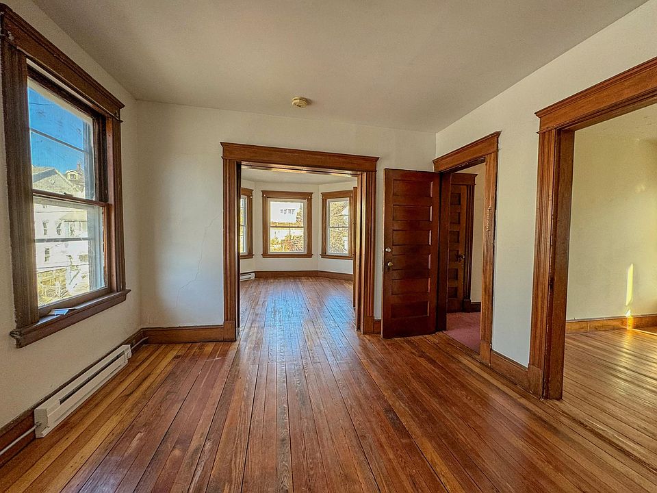 70 Southview St Waterbury CT Zillow