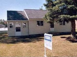207 Beebe Dr, Houghton Lake, MI 48629