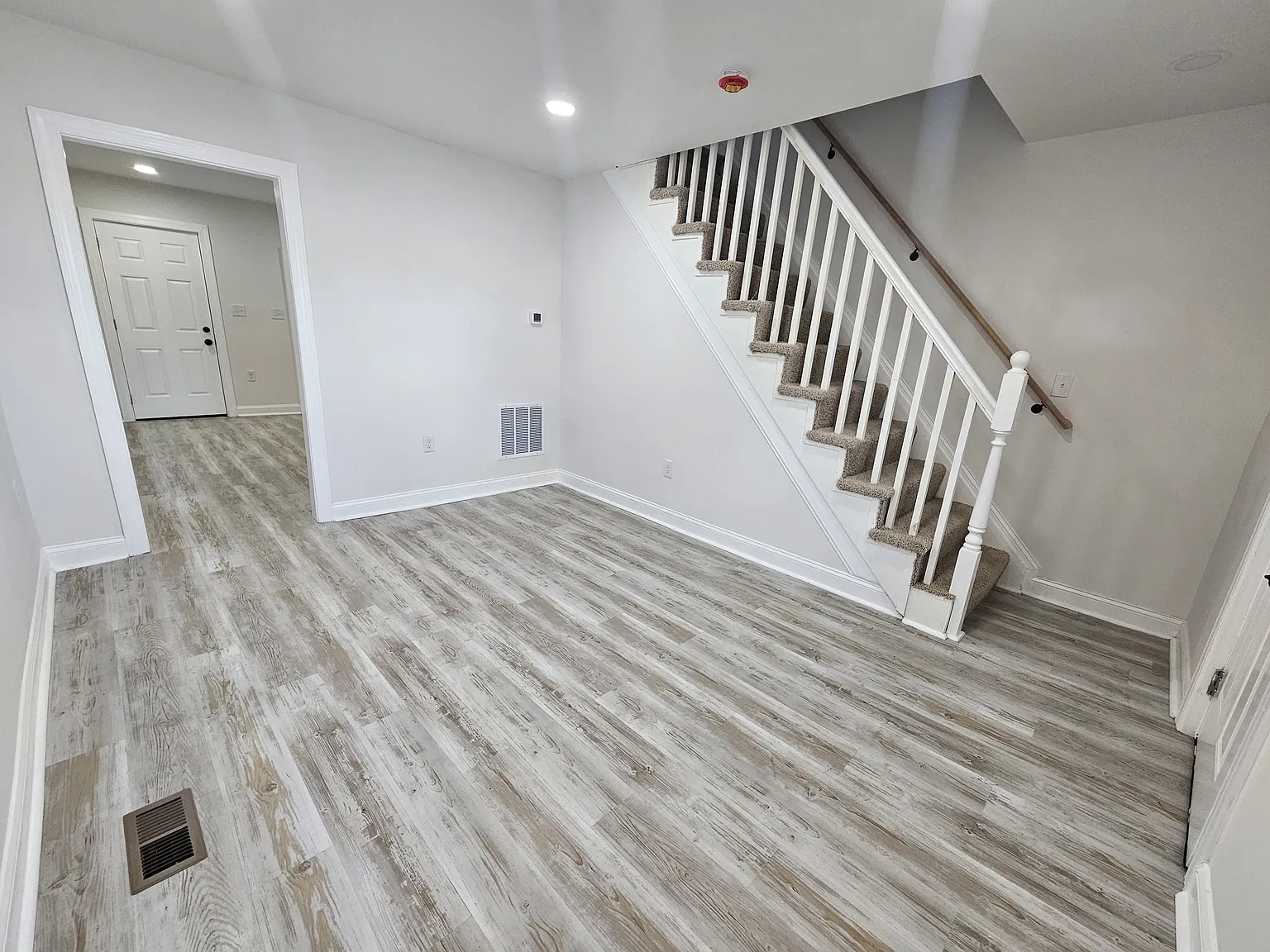 2 bed, 1200 sqft, $1,400 — Photo 3