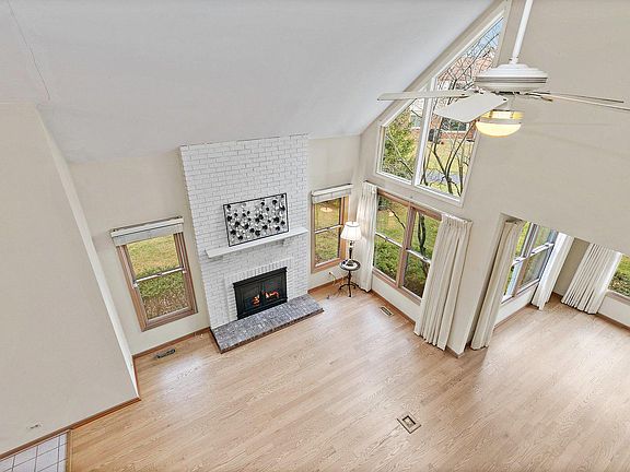 5th image of 735 N Walden Dr