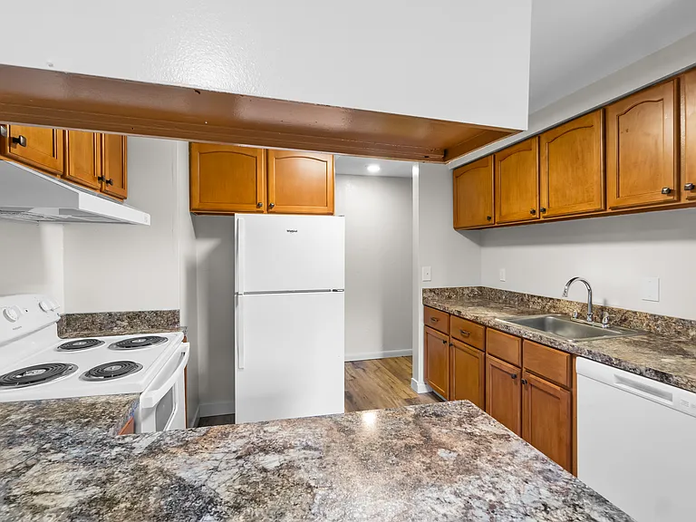 Clay Court Apartments — Photo 92