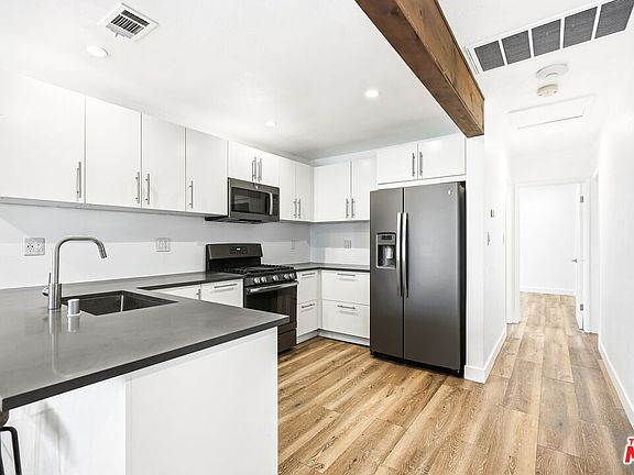 5th image of 2117 Duane St