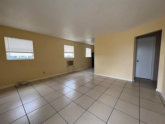 4th image of 1521 W 21st St APT 8