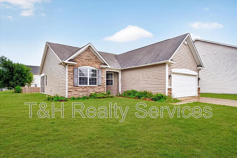 3 bed, 2.0 bath, 1772 sqft, $1,995 — Photo 3